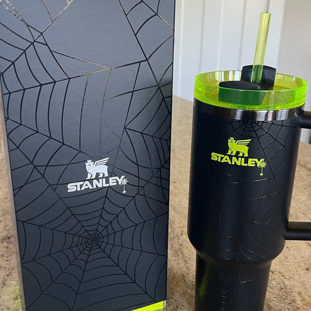 Stanley Halloween Glow Web (sold Out)